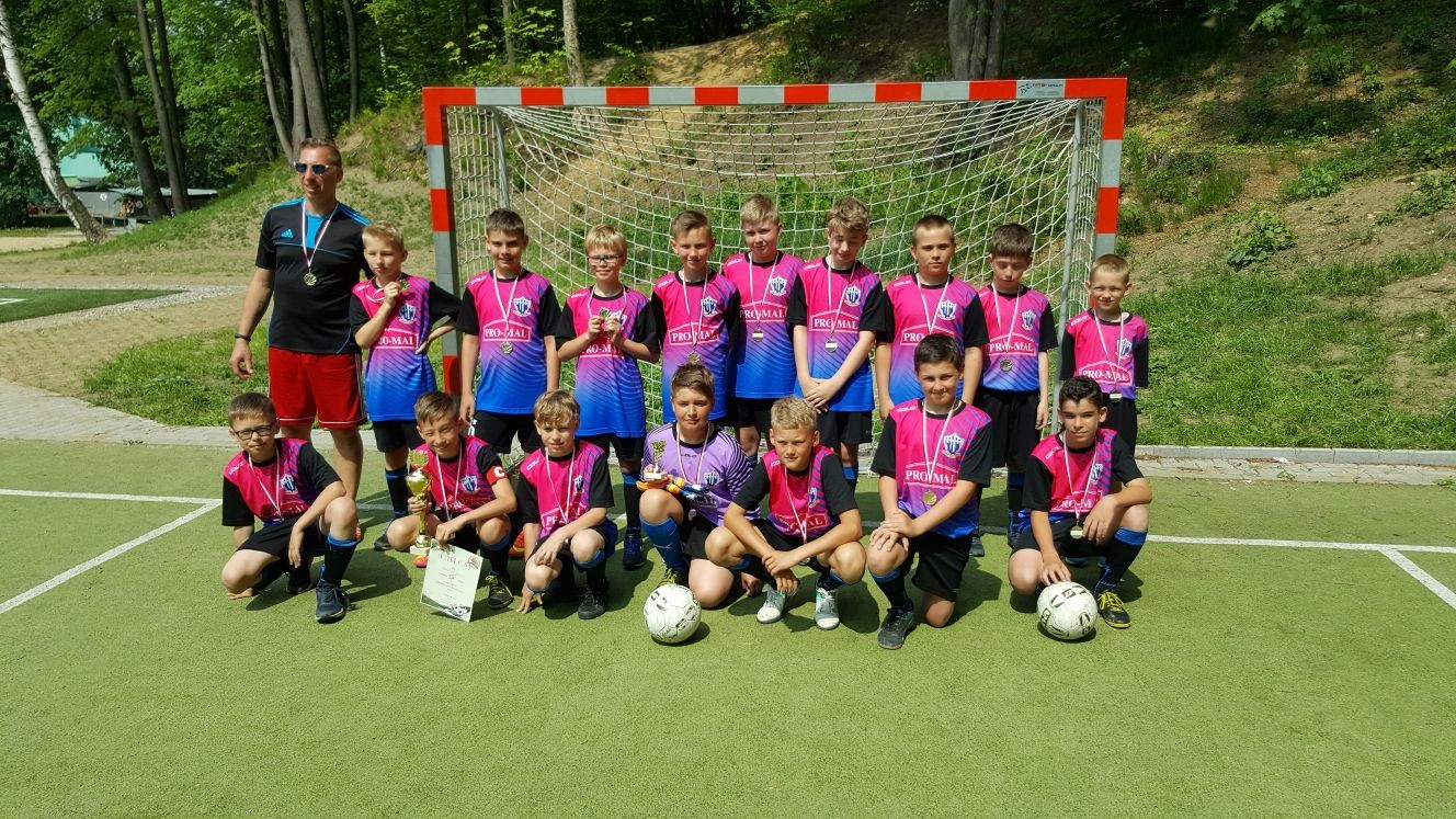 III MIEJSCE MŁODZIKÓW NA TURNIEJU W GŁUCHOŁAZACH